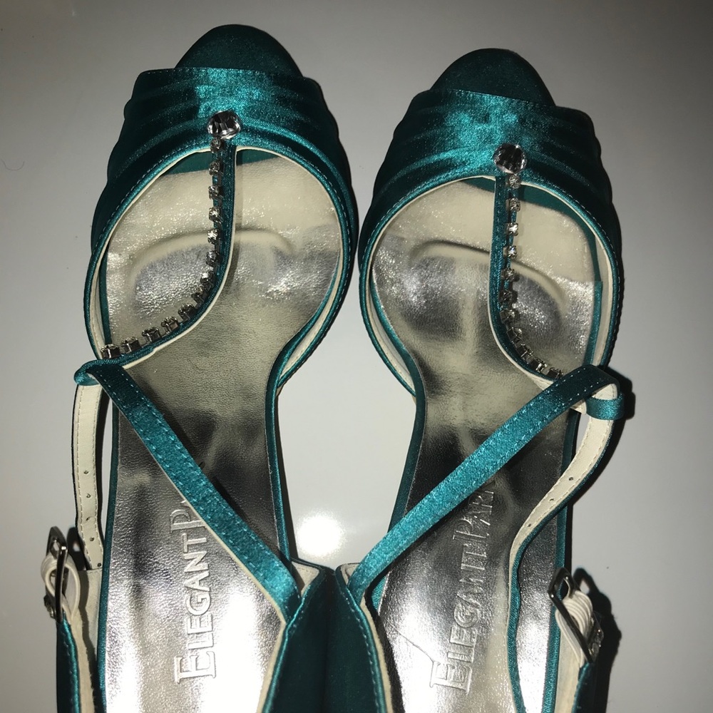 Low heeled dress shoes